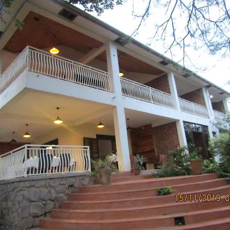 Hospitality Connect Bed & Breakfast Kampala Bagian luar foto