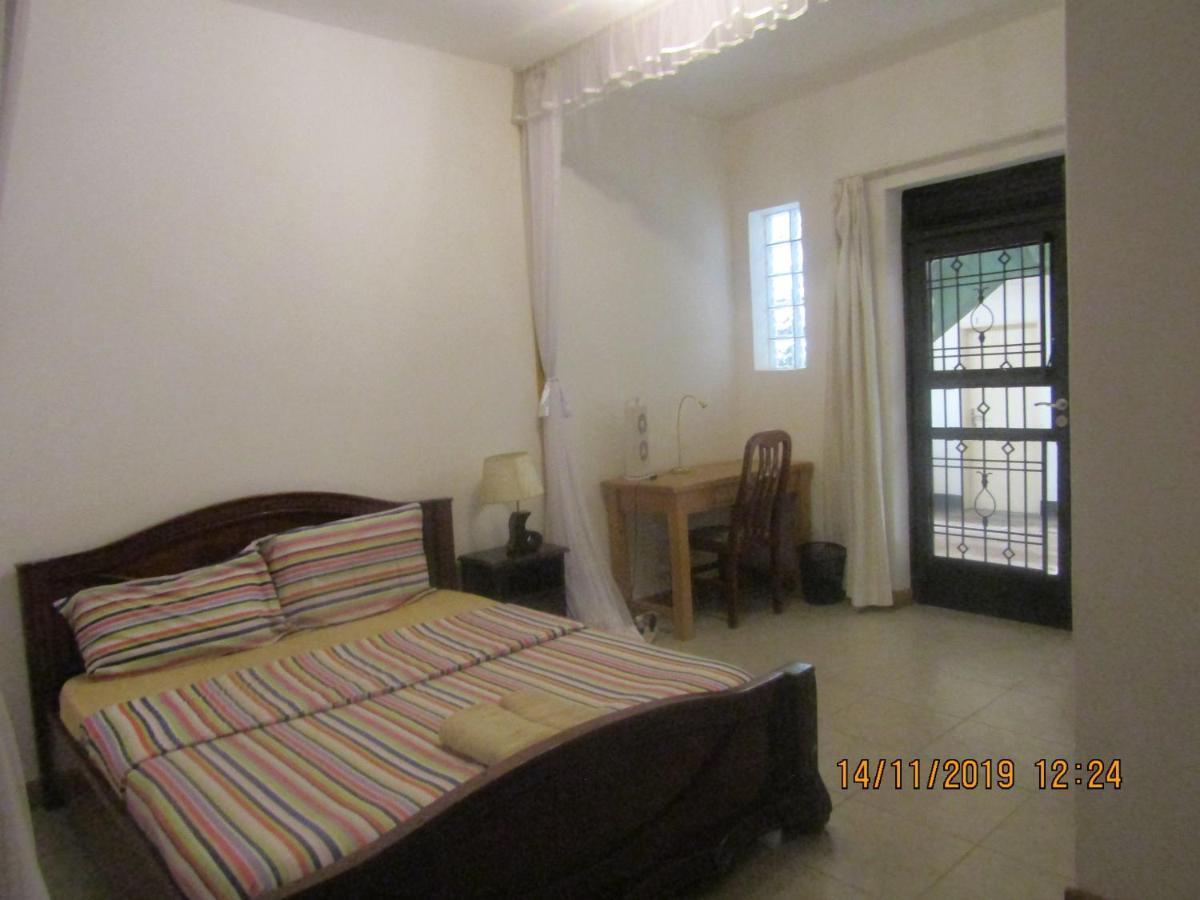 Hospitality Connect Bed & Breakfast Kampala Bagian luar foto