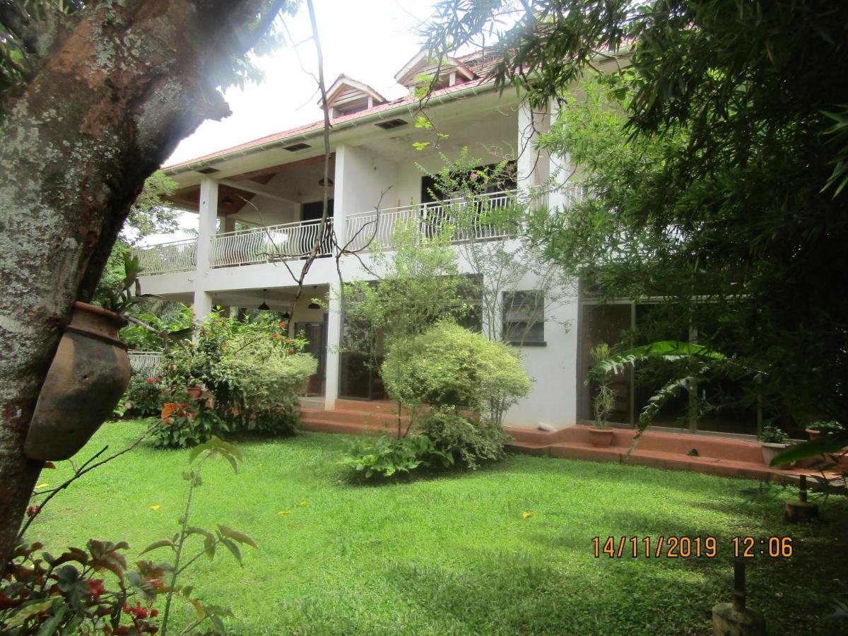 Hospitality Connect Bed & Breakfast Kampala Bagian luar foto