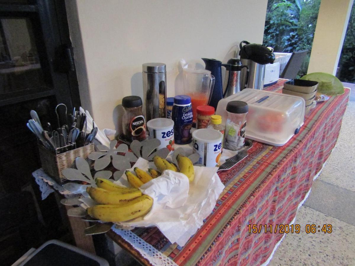 Hospitality Connect Bed & Breakfast Kampala Bagian luar foto